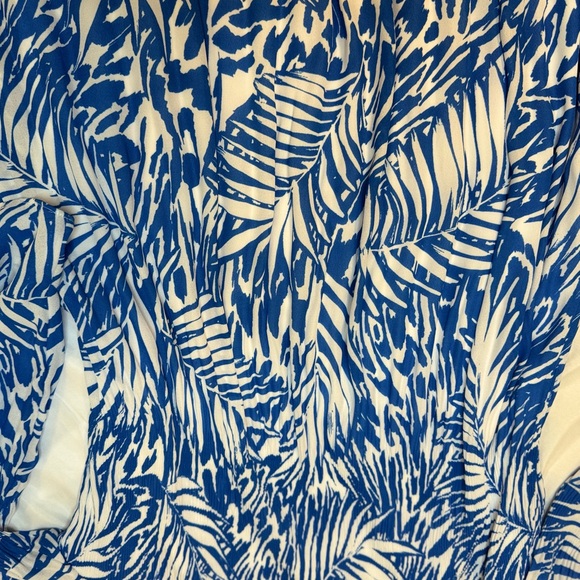 Beautiful Lightweight Elle Blue and White Abstract Dress XL NWT - Picture 2 of 10